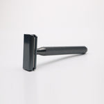 Precision safety razor: the ultimate tool for a zero-irritation shave, featuring a 30° angle for a closer fit.